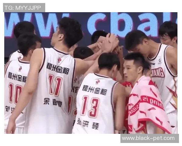 上海篮球队在选拔赛中以74分稳居积分榜首位展现强劲实力